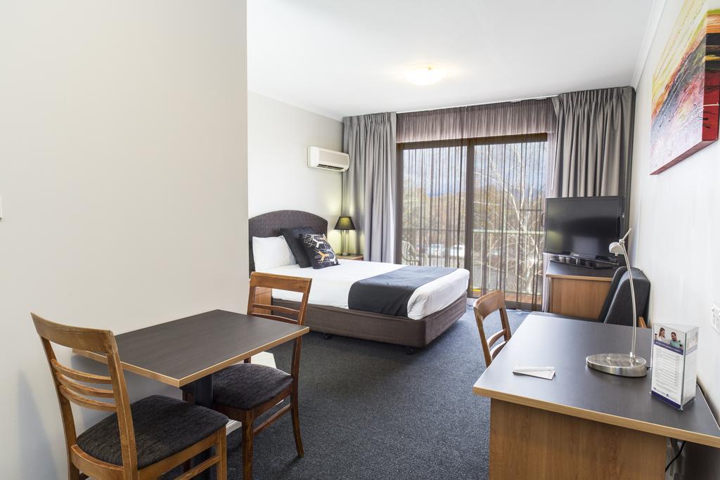Alpha Hotel Canberra Exterior photo