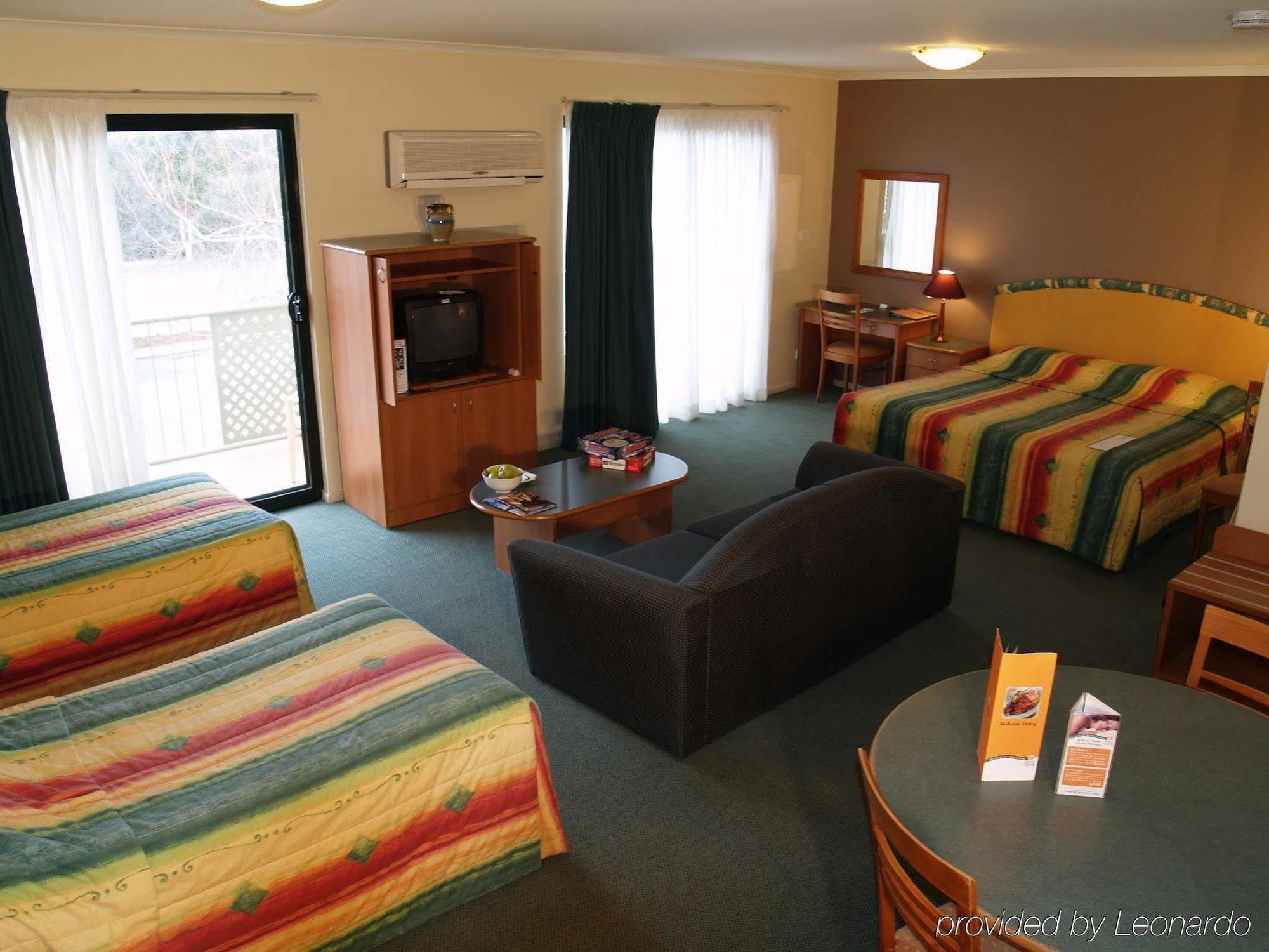 Alpha Hotel Canberra Exterior photo