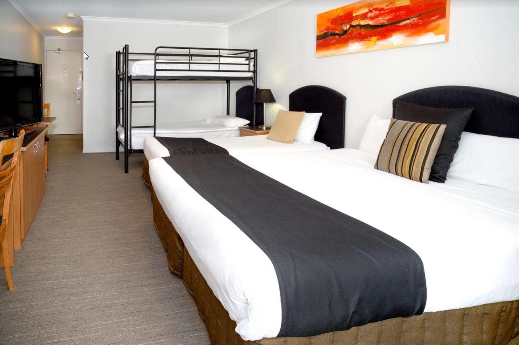 Alpha Hotel Canberra Exterior photo