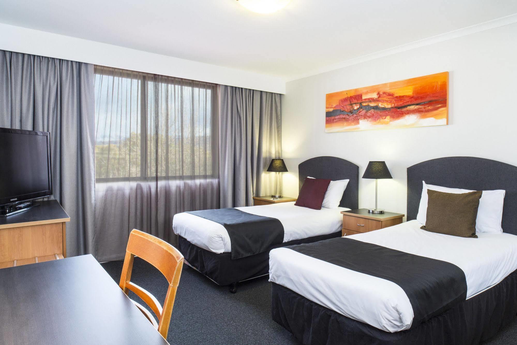 Alpha Hotel Canberra Exterior photo